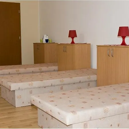 Hyde Park * Pressburg